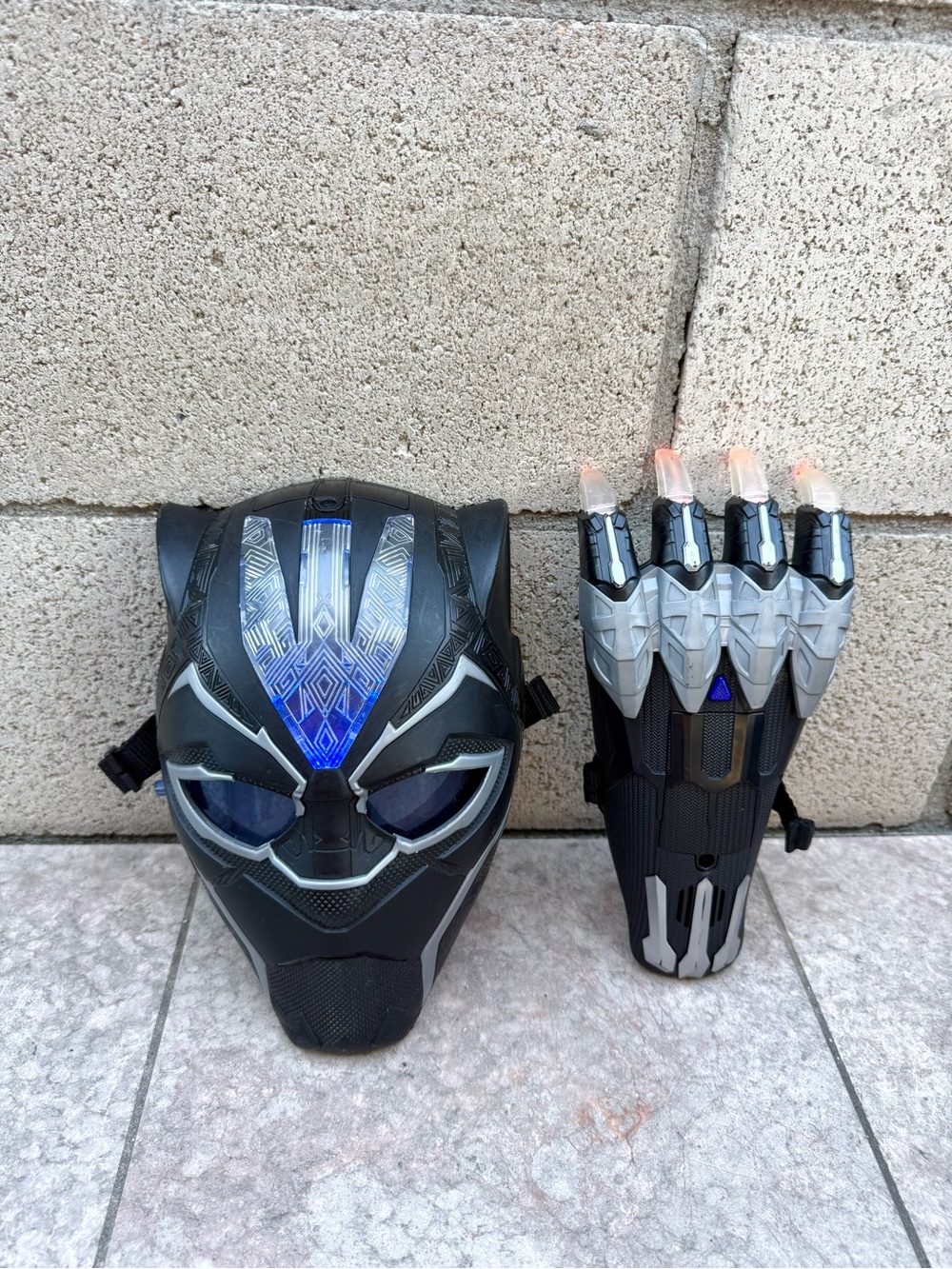 Hasbro Marvel Black Panther FX mask claw bundle